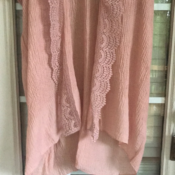 Scalloped lace kimonos - Picture 6 of 6